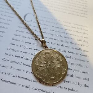 VINTAGE AVON GOLD NECKLACE